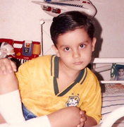Luan Santana publica foto de quando era criança com o uniforme da Seleção