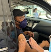 Após crítica a Bolsonaro, Martinho da Vila recebe vacina no Rio