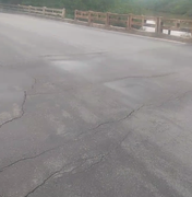 [Vídeo] Moradores mostram rachaduras em ponte no Rio Meirim, em Ipioca