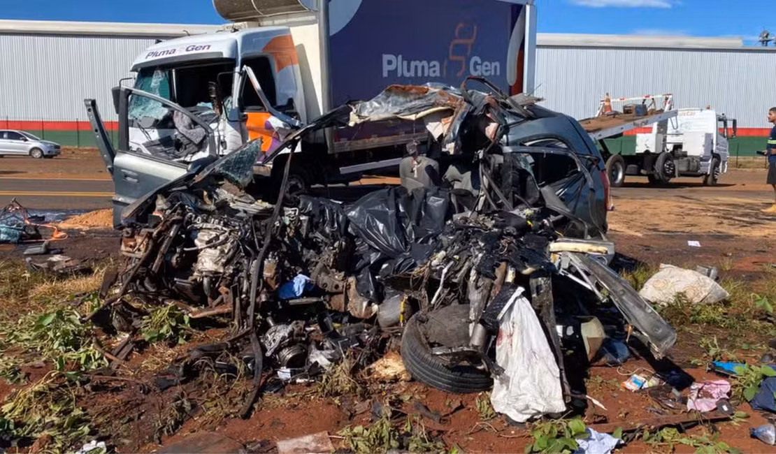Casal, seus 3 filhos e um sobrinho morrem em acidente ao voltar da praia