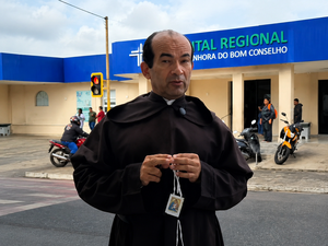 Frei relata superlotação após levar a mãe ao Hospital Regional em Arapiraca