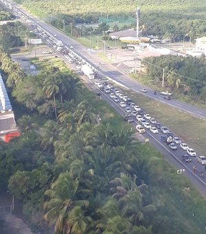 Obra de recapeamento causa lentidão no trânsito da rodovia ﻿AL-101 Sul