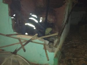 Incêndio destrói duas residências em Junqueiro