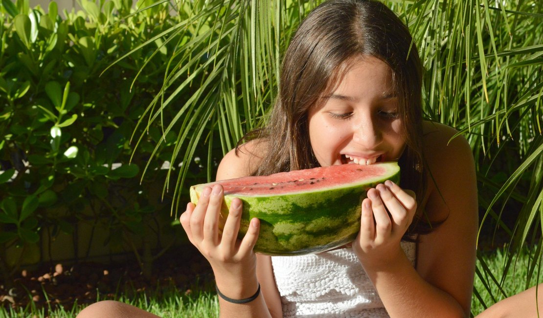 Nutricionista orienta os pais sobre a alimentação dos pequenos no verão