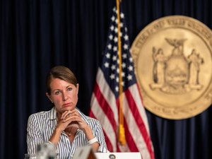 Assessora de prefeito de NY deixa cargo após acusações de assédio