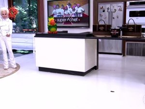 Ana Maria Braga cai na gargalhada com 'barata gigante': 'Que horror!'