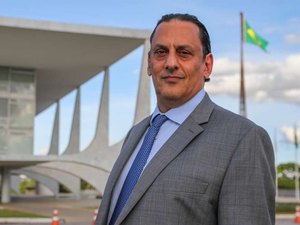 Polícia Federal faz busca e apreende celular de Wassef em restaurante