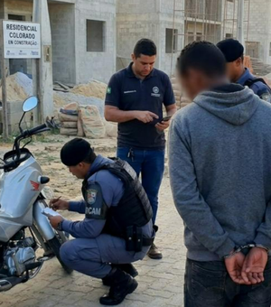 Homem é preso com moto furtada após rastreamento em Arapiraca