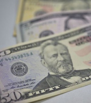 Ação do Banco Central de oferecer dólares contém alta da moeda