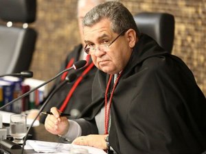Assessor do presidente do TJ recebeu R$250 mil de empresa que ?fornecia? merenda
