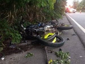 Colisão frontal deixa motociclista ferido em Jequiá da Praia