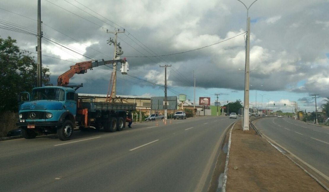 Após um mês às escuras, DER começa reparo na iluminação da rodovia AL-220