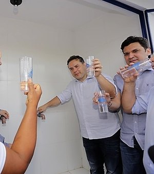 Governo inicia entrega de mais de 100 sistemas de dessalinização em Alagoas