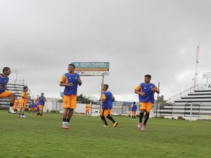 Jaelson aproveita a paralisação do Alagoano e treina o Sub-20