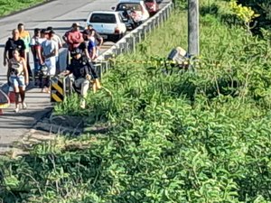 Comerciante da zona rural de Olho D'água Grande  morre após colidir moto com poste na BR-101