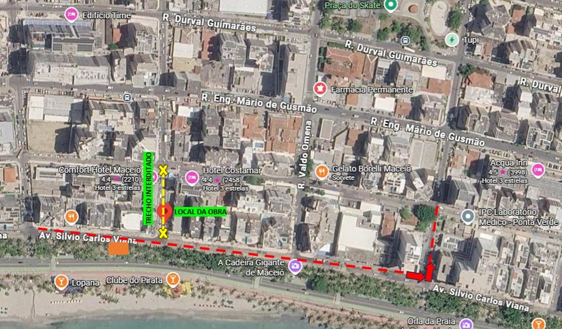 Obra emergencial da BRK em rede de esgoto interdita trânsito na Ponta Verde