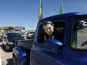 Manifestação na Esplanada apoia Bolsonaro e pede fim do lockdown