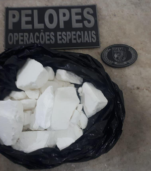 Dupla é presa com cocaína na Praça da Faculdade, em Maceió 