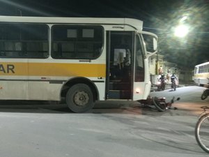 Colisão entre ônibus e motocicleta deixa feridos em São Luís do Quitunde