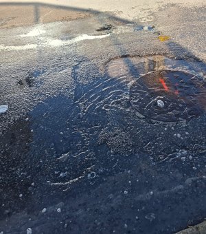 Moradores denunciam vazamento de água na Jatiúca; este é o 2º caso na semana