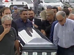 Corpo de Gugu chega à Assembleia Legislativa para velório