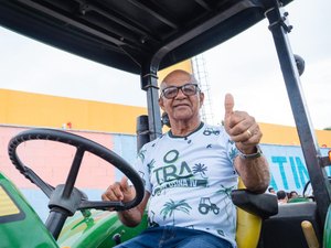 O Trator da Usina se consagra como o maior bloco da história de Japaratinga