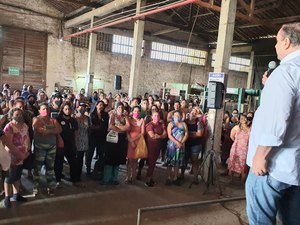 Força feminina na cultura fumageira é reconhecida por Luciano durante visita à empresa