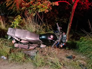 Colisão frontal entre carro e moto deixa motociclista ferido na AL-215, em Marechal Deodoro