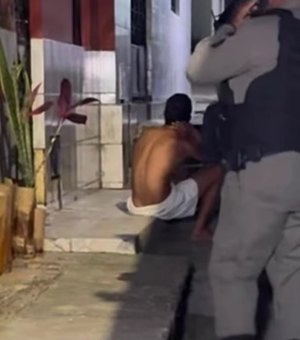 Jovem é perseguido e baleado por grupo encapuzado no 'Beco da Macumba'