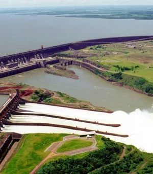 Com reservatórios cheios, hidrelétricas do Brasil abrem suas comportas