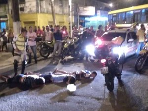 Dupla é presa e menor apreendido após troca de tiros com a polícia