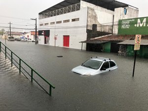 Chove mais de 145mm em João Pessoa e ruas ficam alagadas; veja os trechos