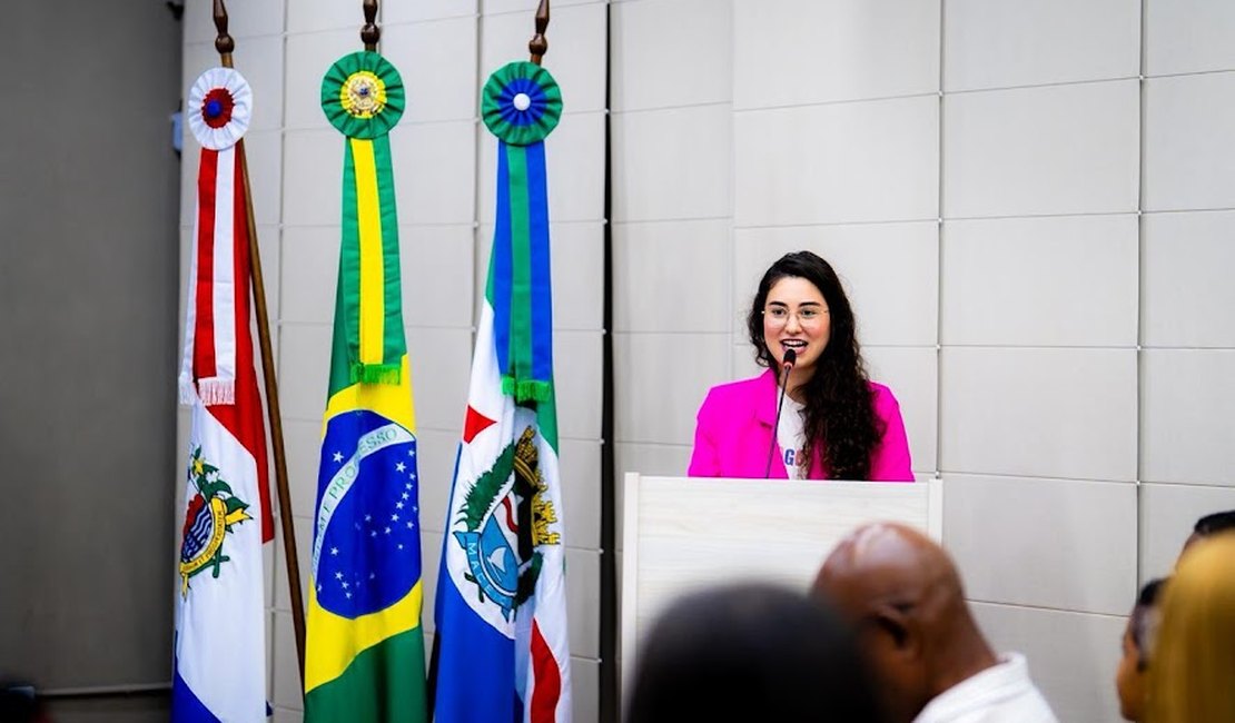 Teca Nelma vota contra novos empréstimos da Prefeitura de Maceió e critica votação em regime de urgência