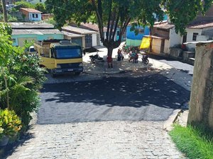Prefeitura utiliza 600 toneladas de asfalto e recupera ruas de 11 bairros de Maceió