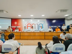 Marcelo Beltrão reúne prefeitos e governador e firma pacto pela Educação