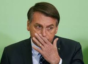 Em meio à pandemia, Bolsonaro acelera medidas para beneficiar desmatador, armamentista e evangélicos