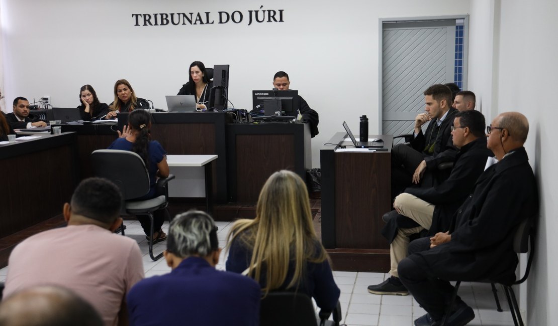 Avó de criança morta em Branquinha pede justiça durante julgamento do réu