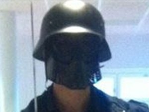 Homem mascarado mata professor e aluno em escola