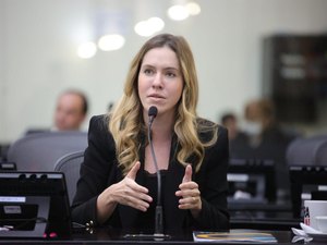 Deputada Cibele Moura critica aprovação automática na rede pública: “Como é que a gente premia quem não estuda?”
