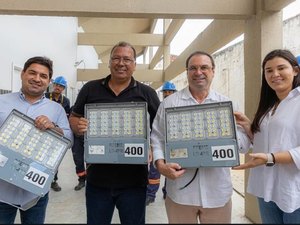 Prefeito Luciano recebe lâmpadas led e vistoria obras de modernização do Municipal de Arapiraca