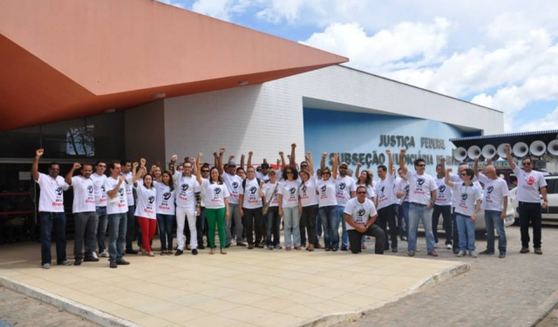 Durante protesto em Arapiraca, servidores do Judiciário de Alagoas recusam proposta