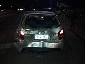 Motorista embriagado colide em carro parado na AL 101 Sul