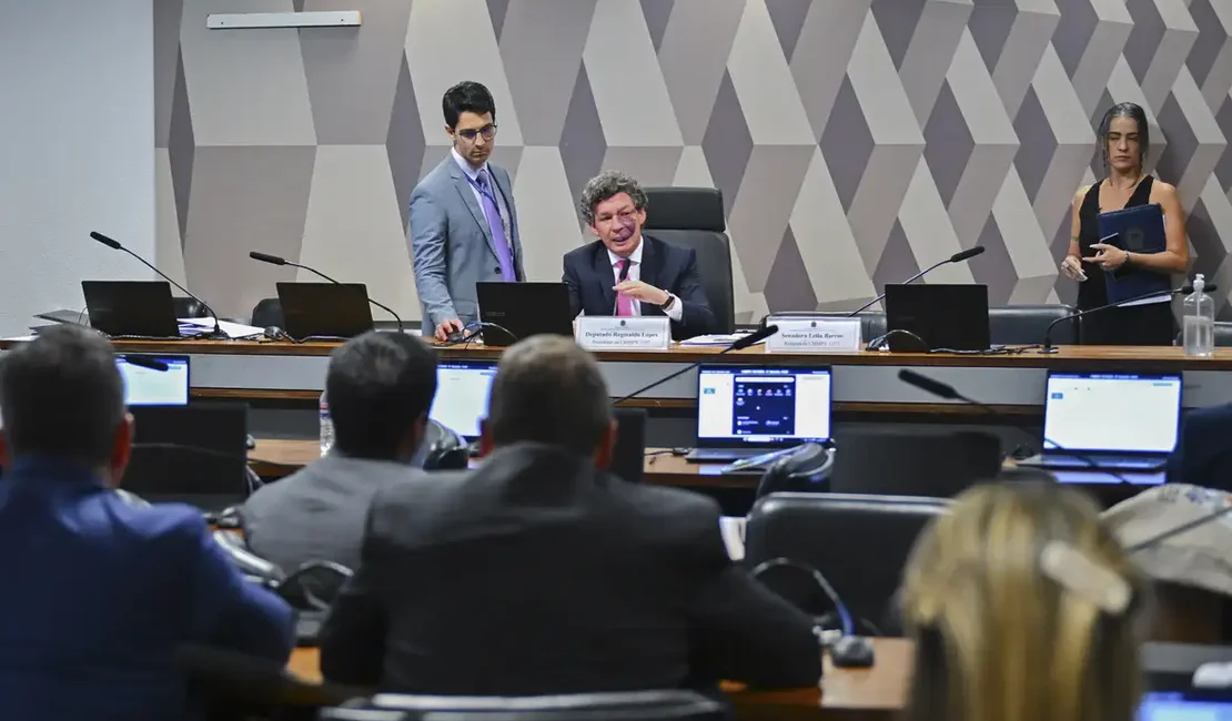 Ajustes no texto adiam votação da MP que acaba com a chamada taxa das blusinhas