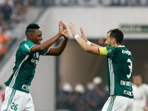 Palmeiras vence em Itaquera, segue líder e Corinthians demite Cristovão Borges