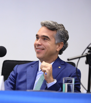 Em Brasília, Deputado Rafael Brito preside mesa em debate sobre novo ensino médio