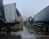 [Vídeo] Caminhões colidem na Ladeira do Varela e causam transtornos na BR-101; não há registro de feridos