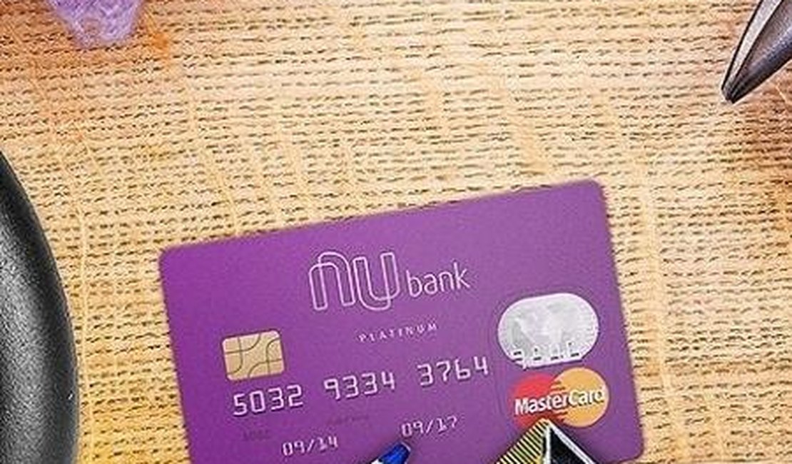 Clientes do Nubank reclamam de 'sumiço' de dinheiro, e banco culpa Caixa
