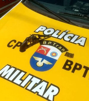 Jovem é preso com arma de fogo e munições no Trapiche da Barra