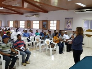 Conselheiros acolhedores de dependentes químicos participam de capacitação 