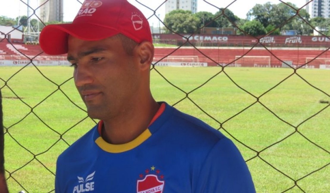 Goleiro do Vila Nova-GO reclama de salários atrasados